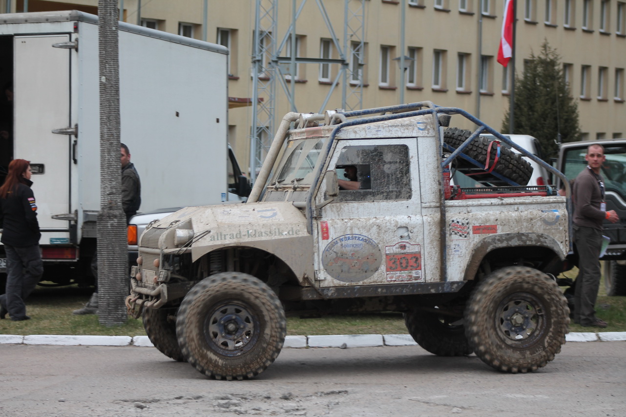 Die Mt-Rally 2012
Dieses Jahr versuchen wir mit 2 Wagen zu Starten, in der Hoffnung das wenigstens 1 Auto in die nähe des Ziels kommt.

